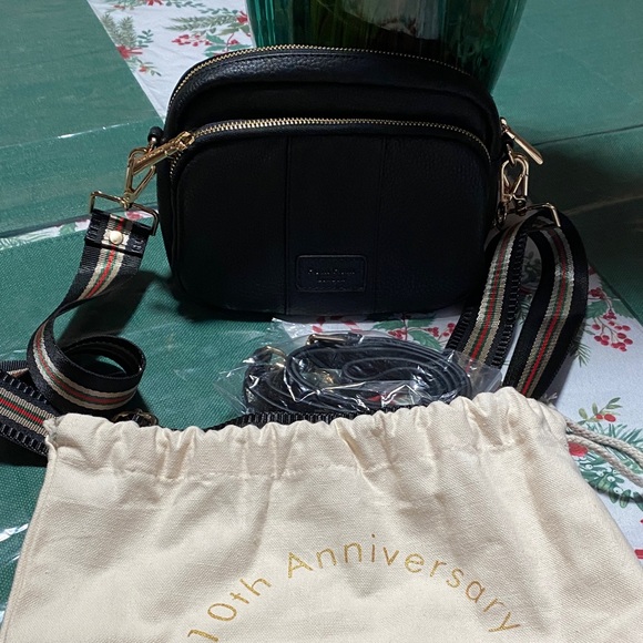 Pom Pom London Elegant Black Crossbody Bag - Picture 10 of 13